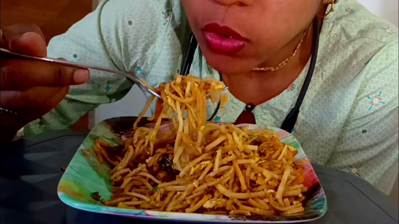 Eating egg noodles #mukbang 