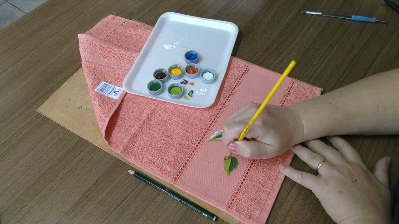 592 - Pintando toalha de forma simples !