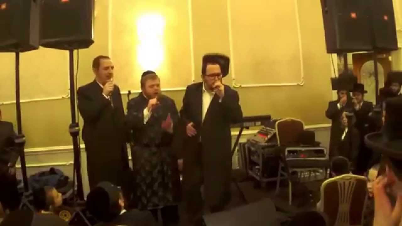 Lipa schmeltzer and surly green singing at a wedding with avrumi barko