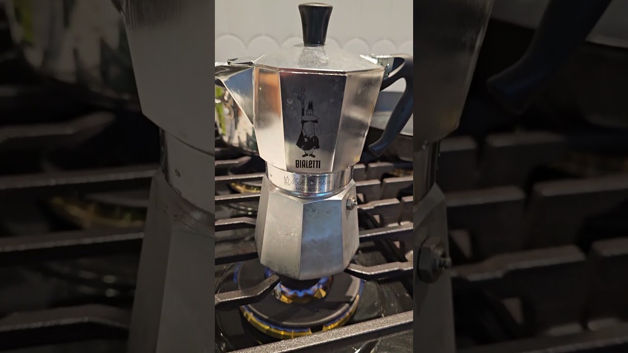 Making coffee with the Bialetti Moka Express