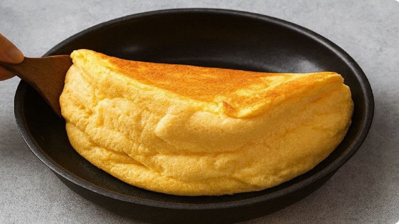 Stop frying 🥚eggs the OLD way! Fluffy eggs ready in just 5 minutes! YOU can do it too!