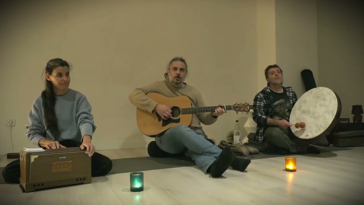 Manu Om: Om Shanti Om en Barcelona