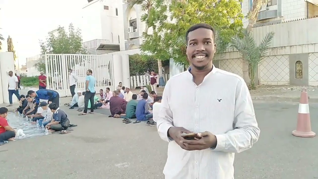 HUGE Roadside IFTAR in Saudi Arabia 🇸🇦🇸🇦🇵🇰🇳🇪🇲🇽🇱🇧🍝🍜🍵🍹🌶️🥤