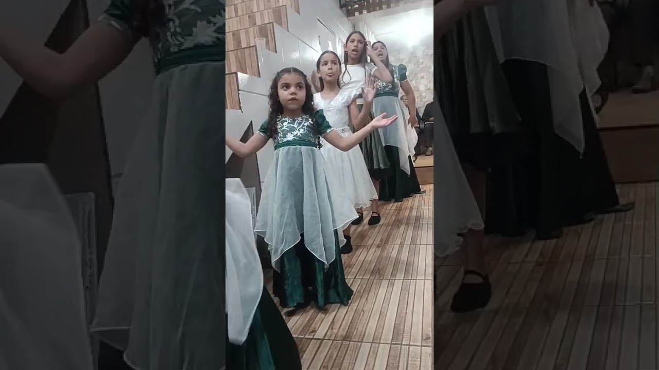 Isabella na 1° coreografia no grupo de gesto da igreja 