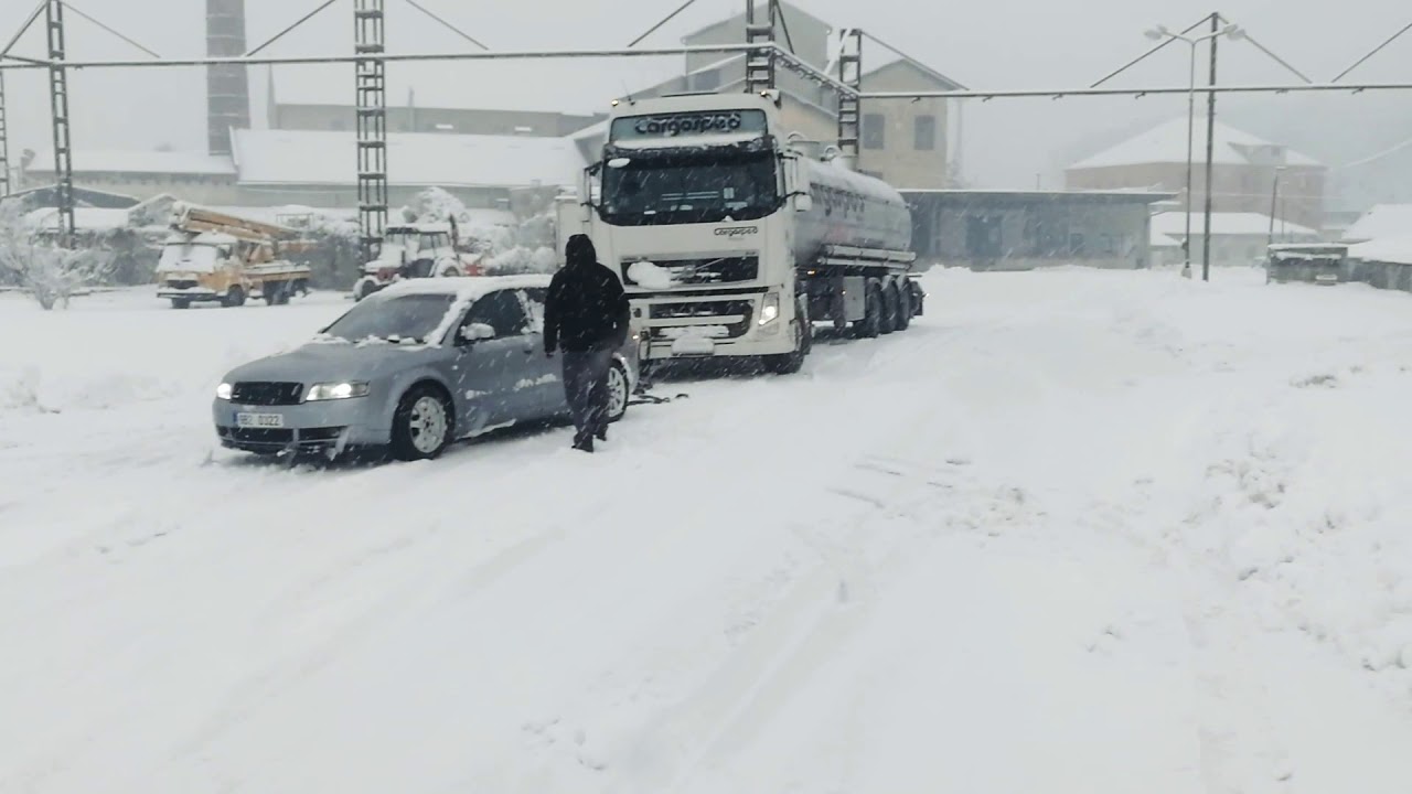 Audi a4 3.0i Quattro helps truck