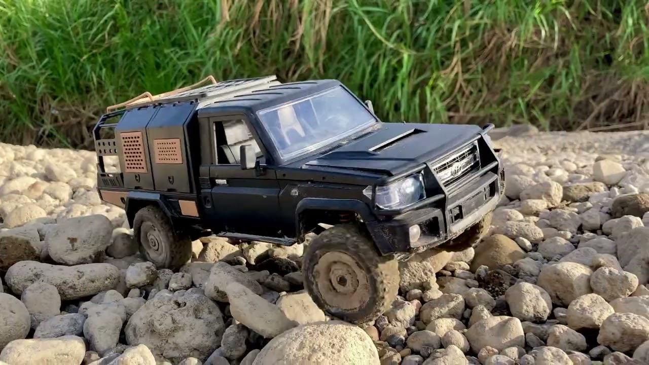 MN 82S - I say it beautifully : RC Land Cruiser 79