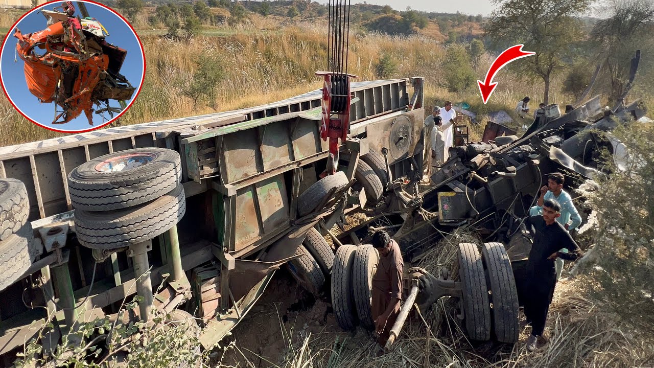 Shocking Road Crash! Heavy Truck Overturned and Crushed in Seconds