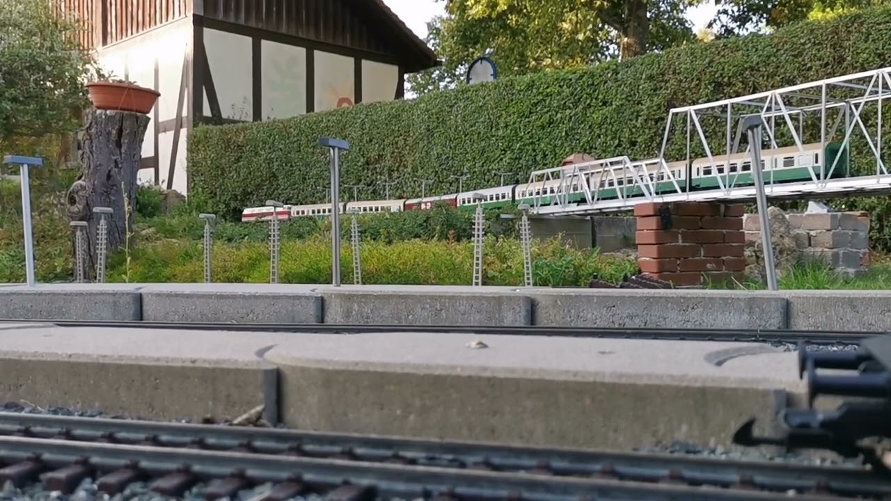 Vier mal Piko G BR 118/ V180 Unterwegs auf der Gartenbahn.