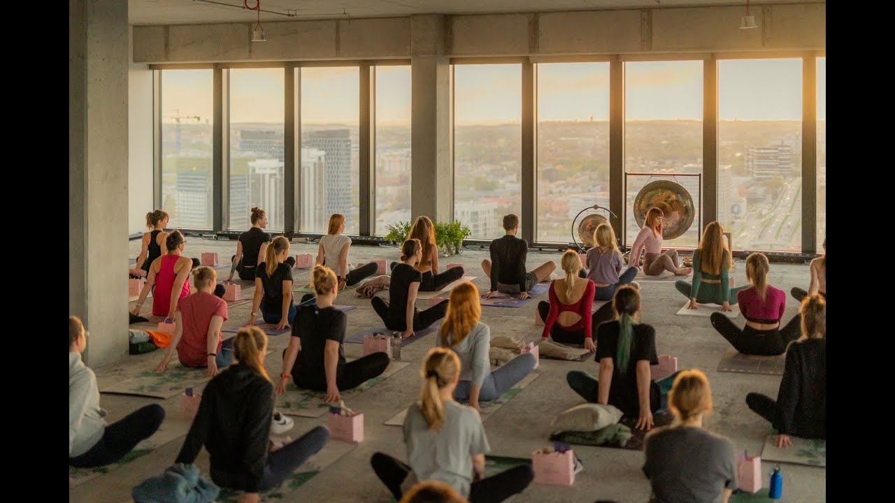 Joga na 30. piętrze w biurowcach .KTW