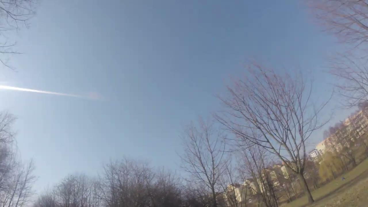 Eachine Cvatar 142 z kamery na starej miejsc&oacute;wce