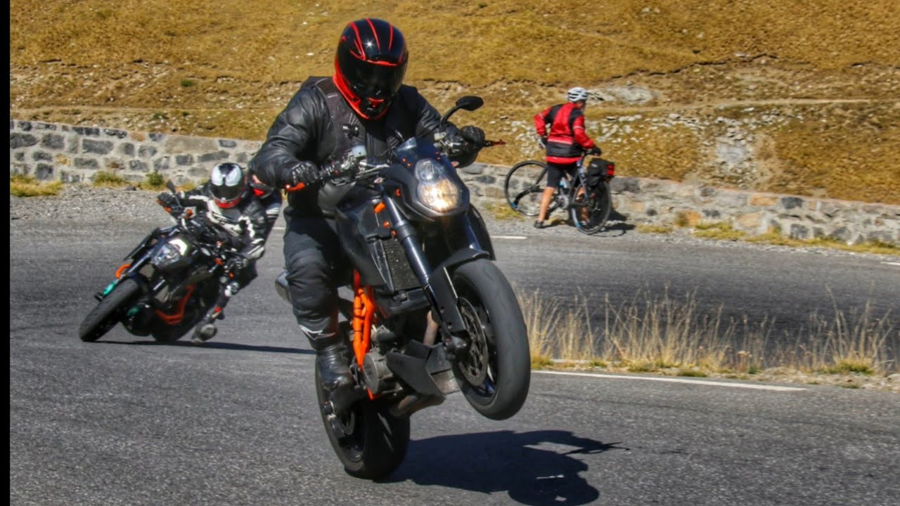 Fast KTM Superduke R 1290/990 hillclimb - Pure V2 sound