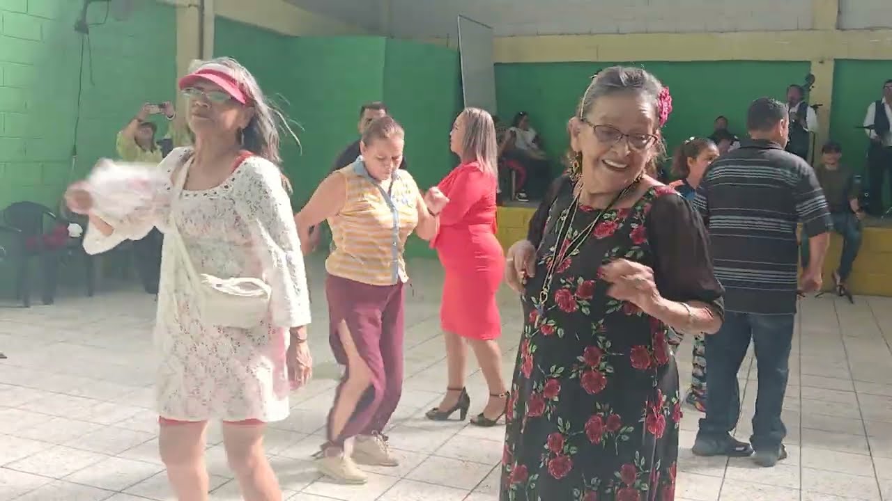 🔴GRAN BAILONGO EN EL DIA DEL AMOR Y LA AMISTAD CON BAILARINAS /ES / DE PLAZA LIBERTAD💃🕺💃🕺🥁🥁