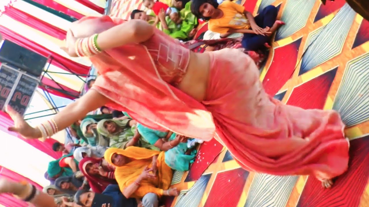 बिरसिंहपुर भरथना में #viral भाभी का बीच पंडाल में जमकर डांस जनता देखती रह गई #रिंकूशास्त्री 