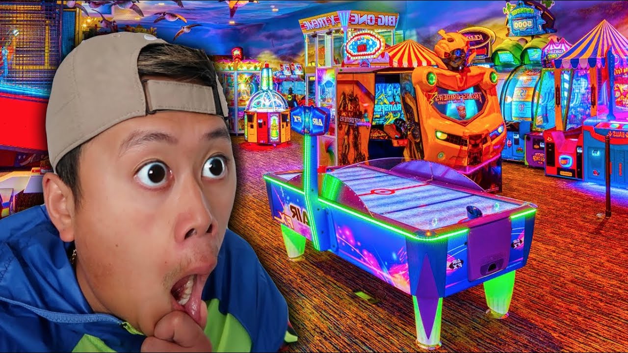 Exploring The Biggest Arcade in Canada! (WHAT'S INSIDE WILL BLOW YOUR MIND)