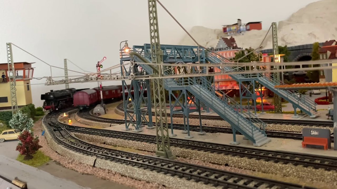 Schwerer Güterverkehr auf Höllheim (Märklin M-Gleis-Anlage vintage)