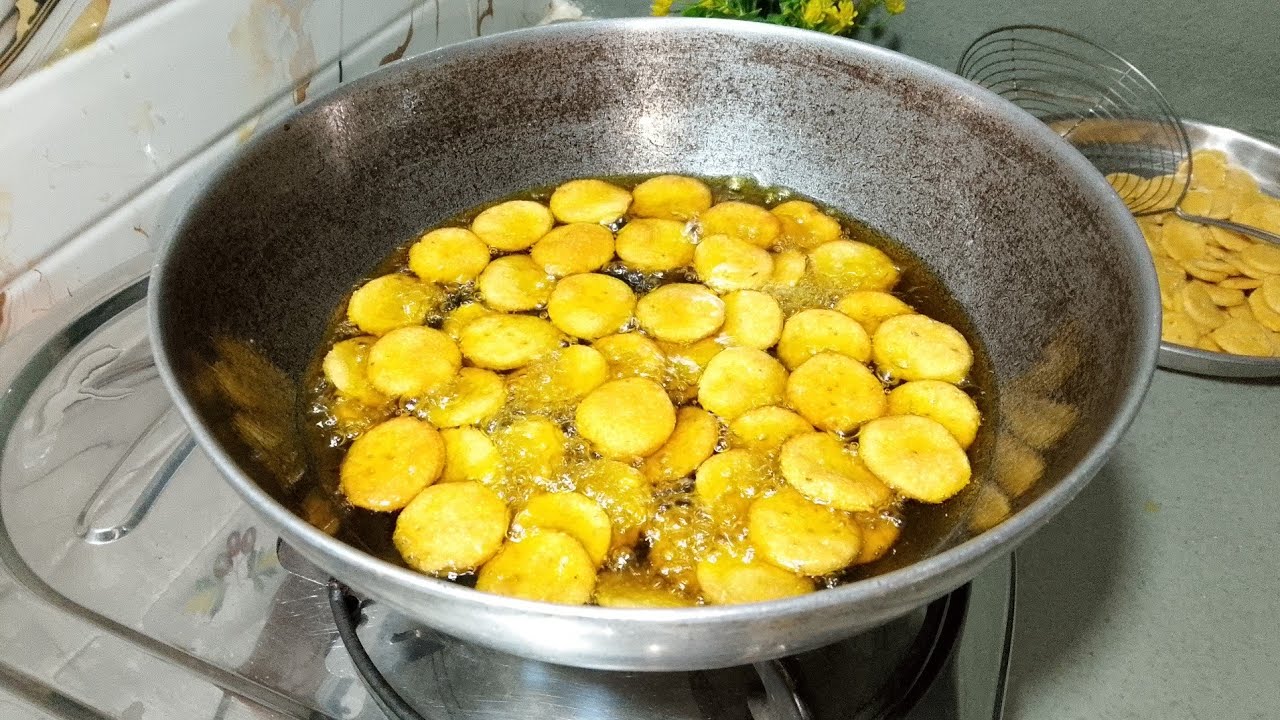 गेहूं के आटे और सुजी का खस्ता कुरकुरा Namakpara recipe। festival special।holi ।Easy Snacks Recipe 