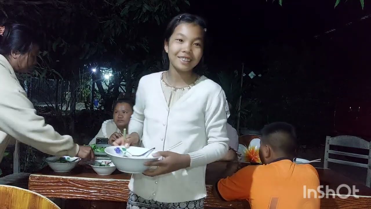 ต้มข้าวเปียกใส่กะดูกหนูให้ลูกหลานทุกคนกินนำกันจ้า