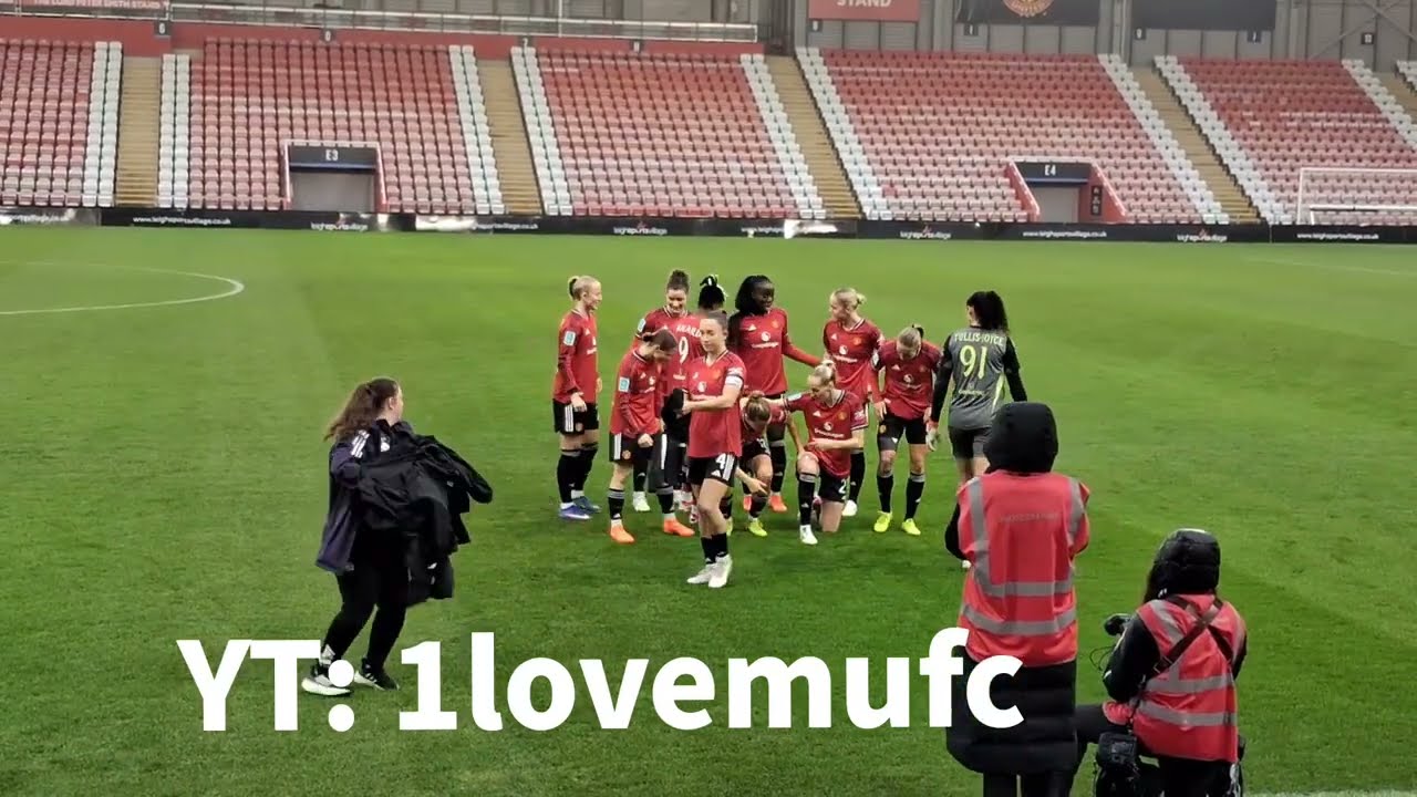 Players ready for kick off - Manchester United Women v Burnley Women - Women's FA Cup 18Jan2026