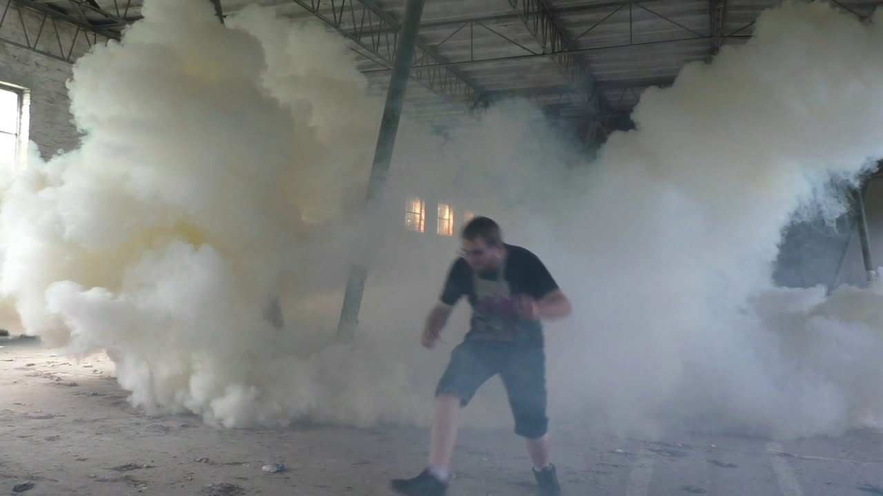 Odpalamy NAJMOCNIEJSZE Granty dymne ED-20/60 w OGROMNYM HANGARZE!