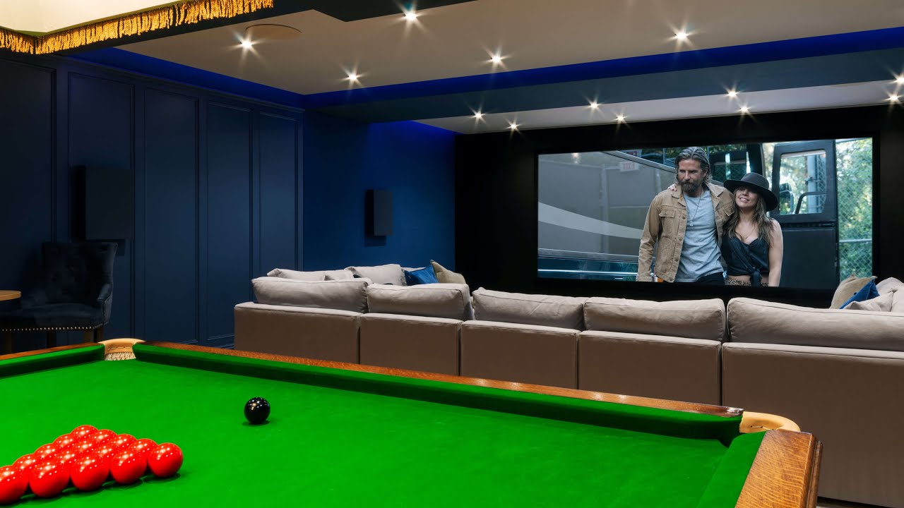 Is this the ultimate basement room ? Snooker and Cinema all in one.