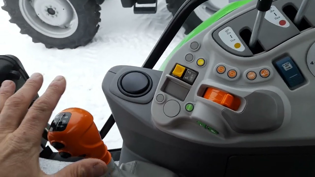 Огляд робочого місця оператора трактора Deutz Fahr 5125