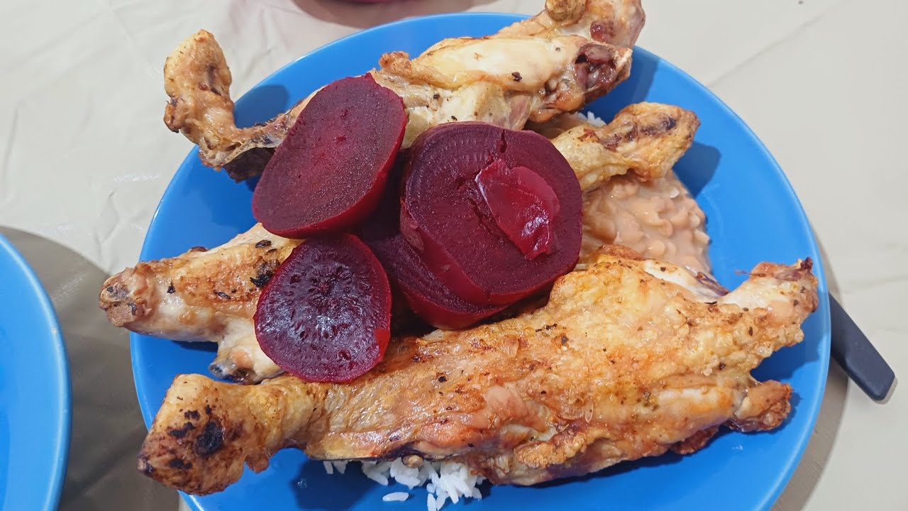 ALMOÇO DE HOJE CARCAÇA DE FRANGO FEIJÃO BERINJELA
