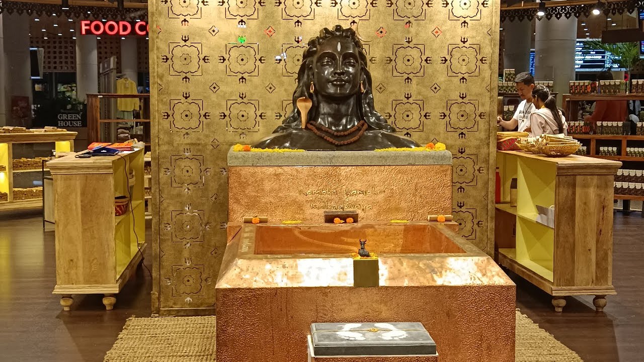 #Isha store window shopping at #mumbai airport #sadhguru #india #siva #yoga #devotional #shorts