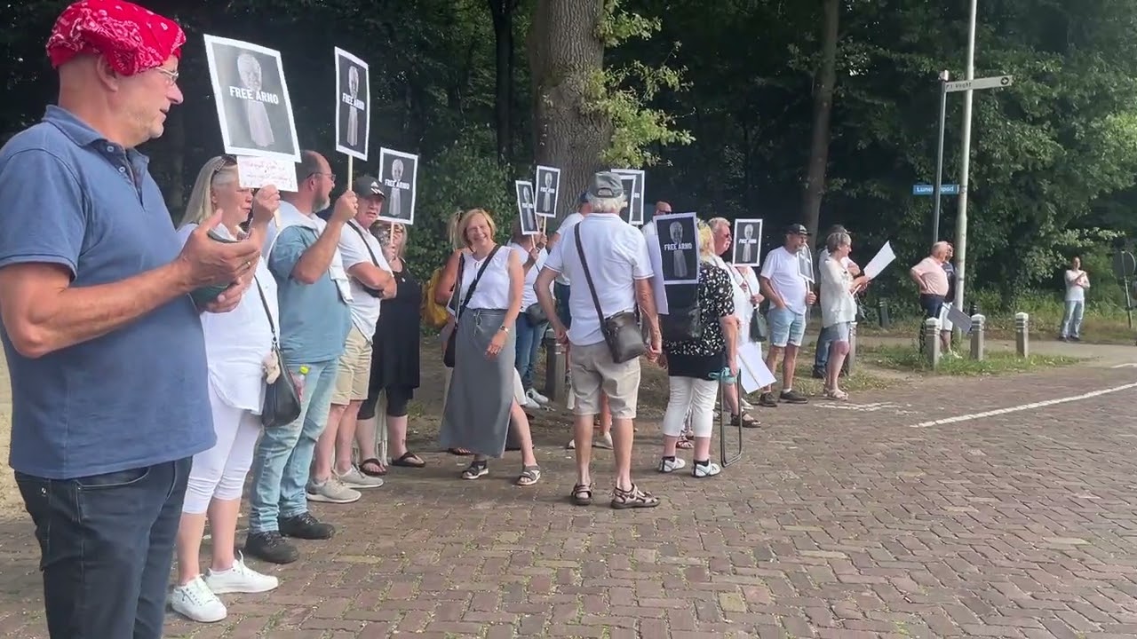 Demonstratie bij PI voor Arno van Kessel
