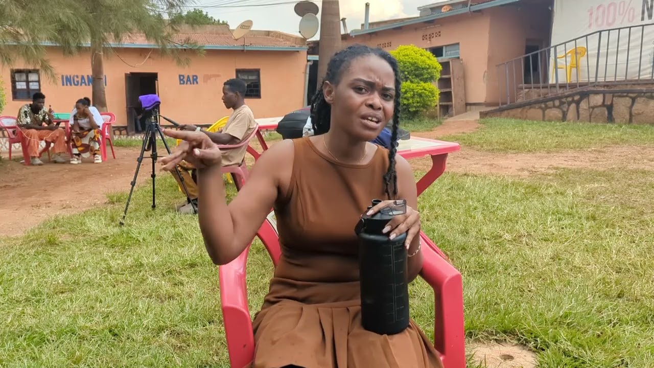 MUNYUMVIRE UBUHAMYA BYUYUMANA HUMUKOBWA  UKUNTU BAMUFASHE KUNGUFU