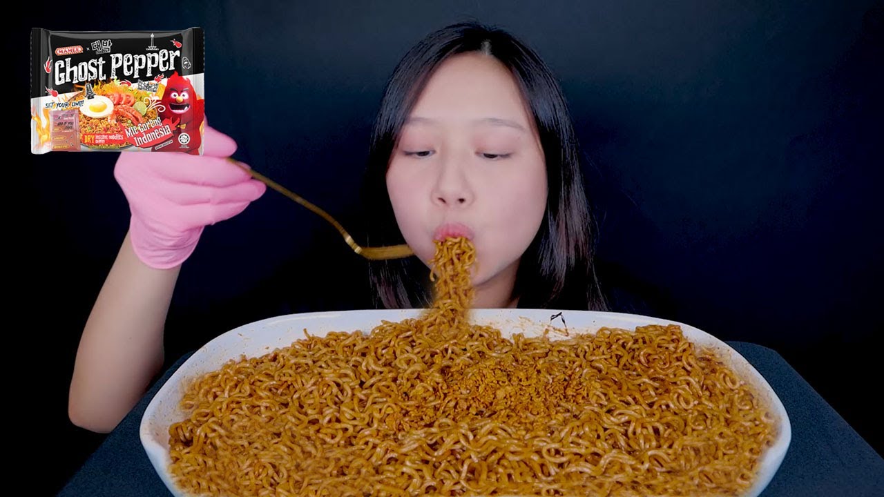 MUKBANG 5 BUNGKUS MIE GHOST PEPPER TERPEDAS DI INDONESIA!
