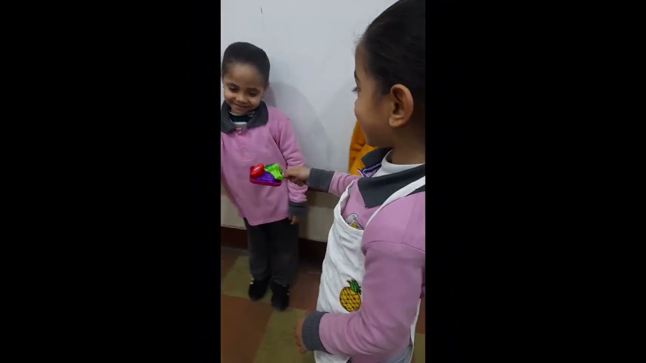 من يساعدنا من أصحاب المهن المختلفة منهج اللغة العربية kg2 تمثيل الأطفال  واستراتيجية التعلم بالأقران