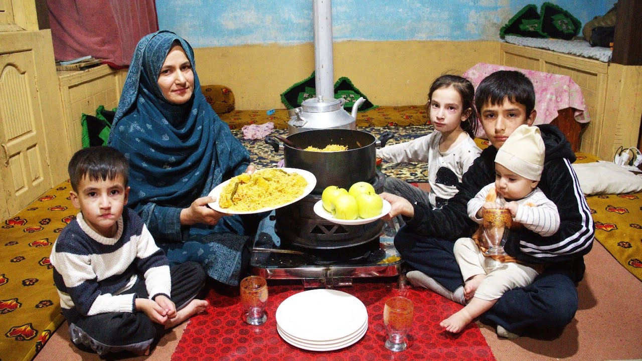 Delicious Winter Food & Pure Life Of People Living On High Mountains Of Gilgit Baltistan,  Pakistan