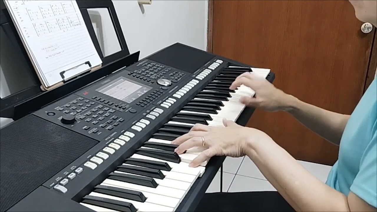 KJ 391:1,2,3,6  PUJI TUHAN, HALELUYA (Instrumen)