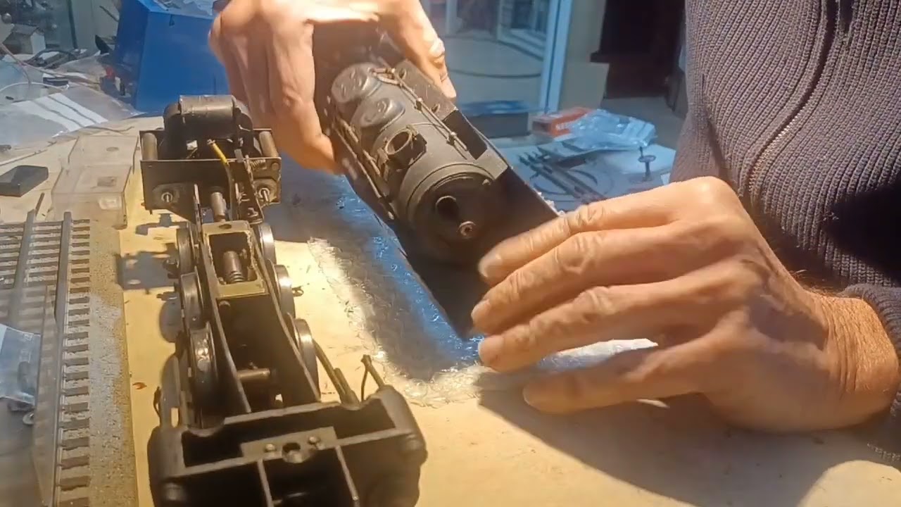 Locomotora Manamo Roma entra en talleres.Riesgos de comprar sin funcionamiento comprobado.