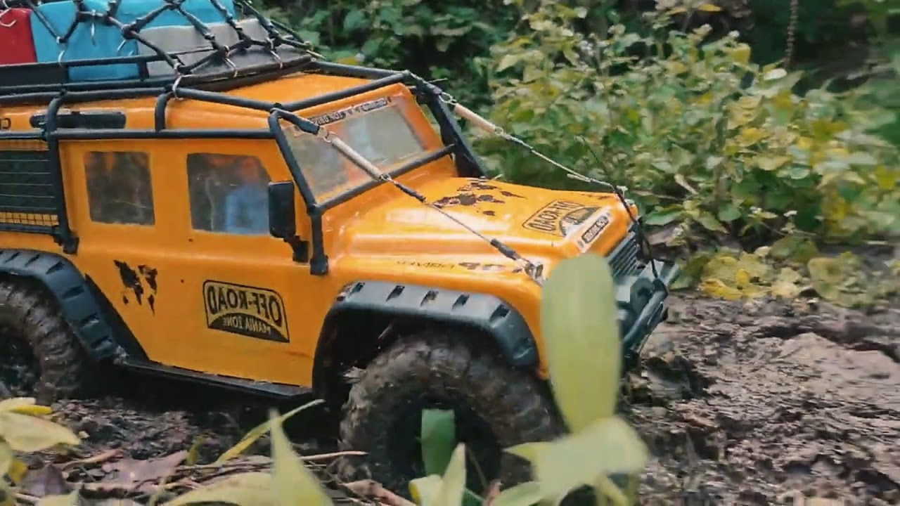 Extreme RC Car Defender Mudding ,Stuck, Slipping, Still Pushing! #21