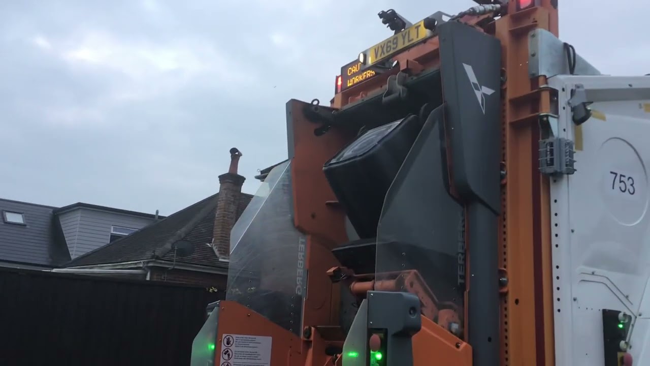 Bank Holiday collection: Green Waste bin men emptying bins in Bournemouth part 2 (02/05/2022)