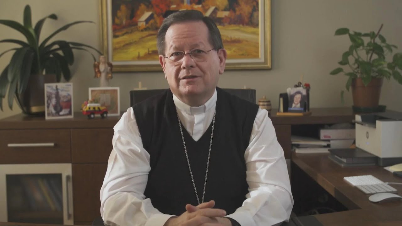 Le cardinal Lacroix prend la parole
