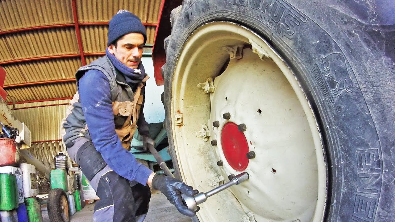 Réparation d'un pneu crevé sur le petit tracteur - 2019