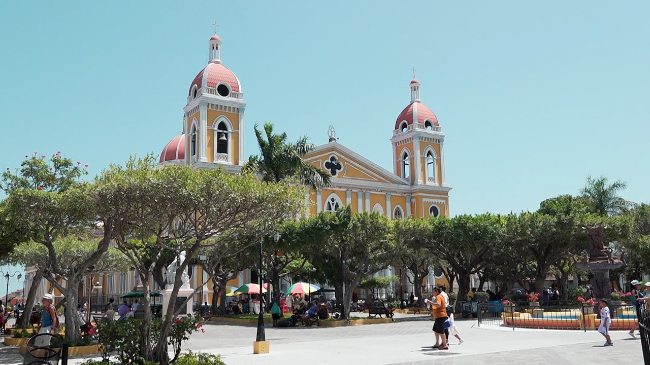 Granada: familia disfrutan de las bellezas que posee la gran sultana