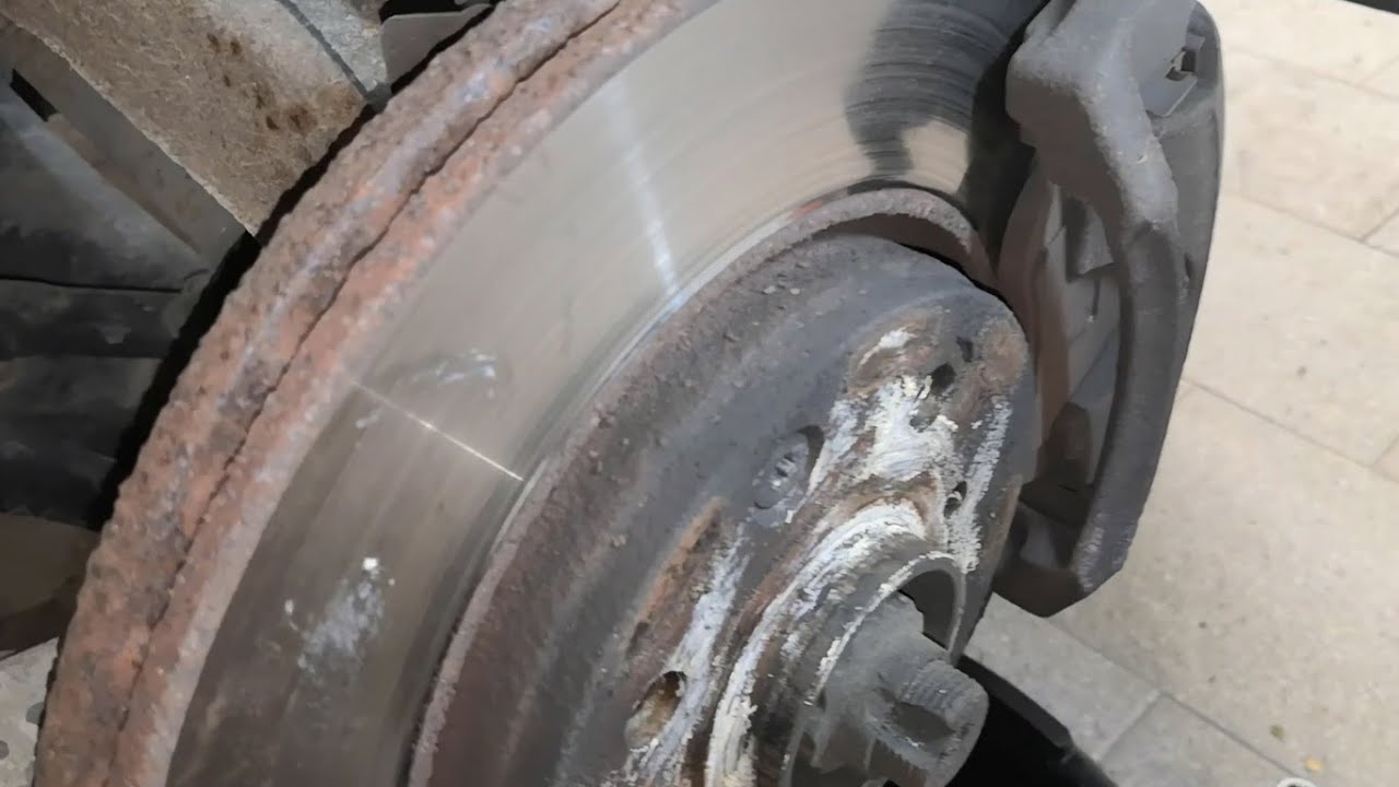 Sostituzione dischi e pastiglie anteriori Citroen C1