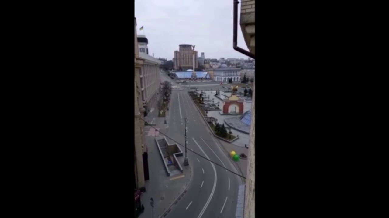 Ukraine national anthem sounds in deserted Independence Square