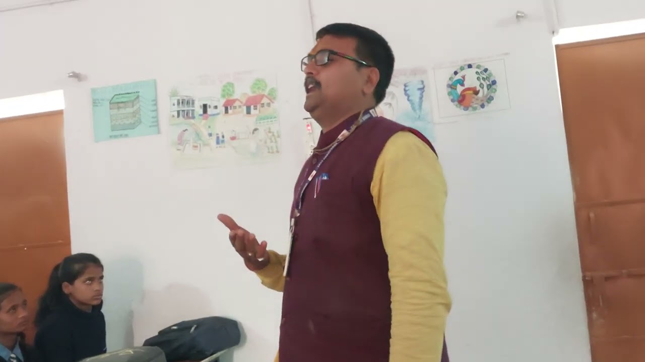 मैया मोरी मैं नहीं माखन खायो भोर भयो गैयन के पीछे मधुबन मोही पठायो। 🌹🙏👌