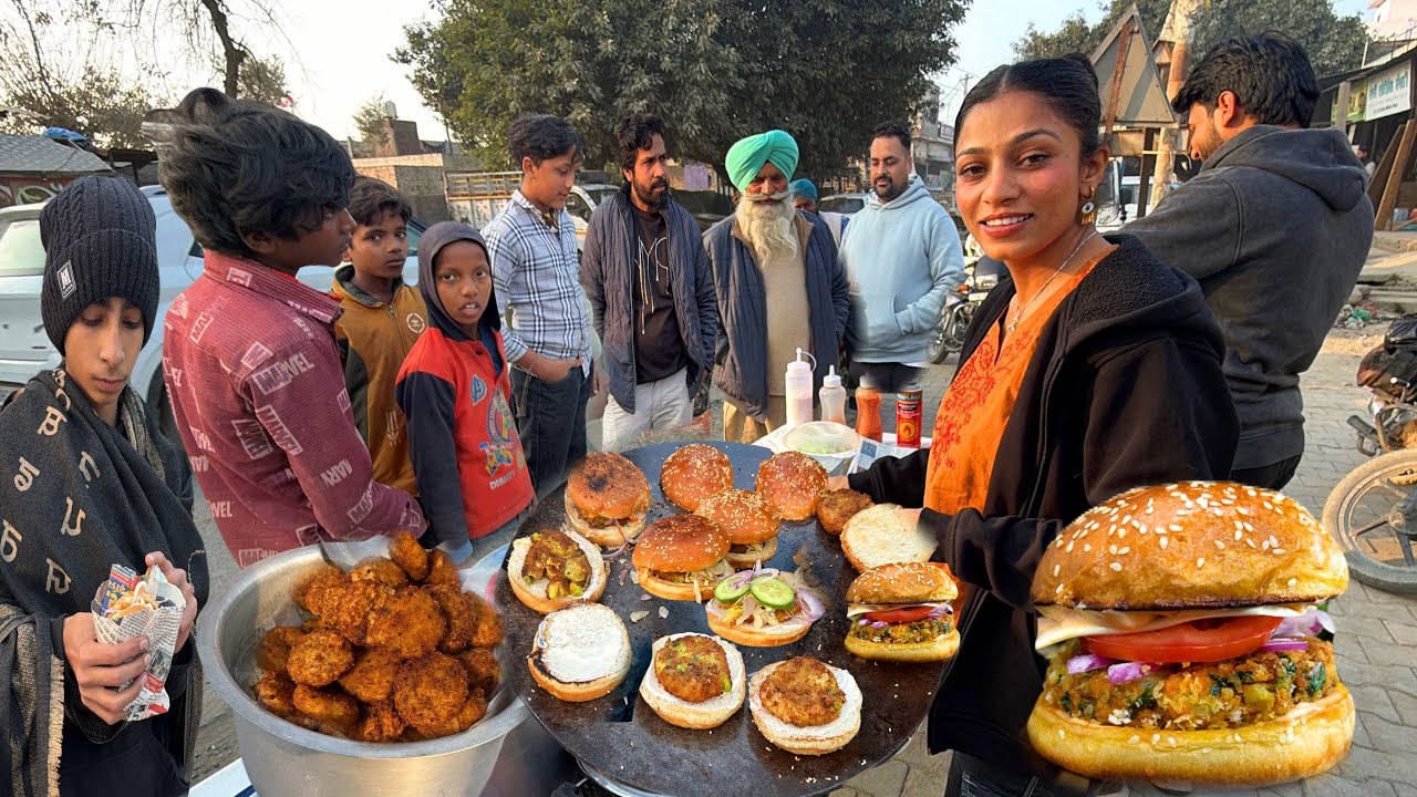 Different style Burgers di layi Rehdi 🤤 | Selling Burgers on Road | Profit or Loss 🤑