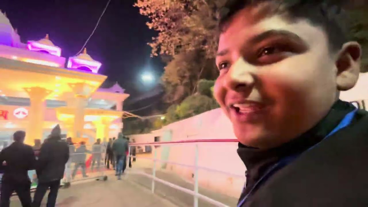 Aaj Hm gye sare vaishno mata🙏🏻 bhut ache darshan hue ❤️ jai mata dii🌹