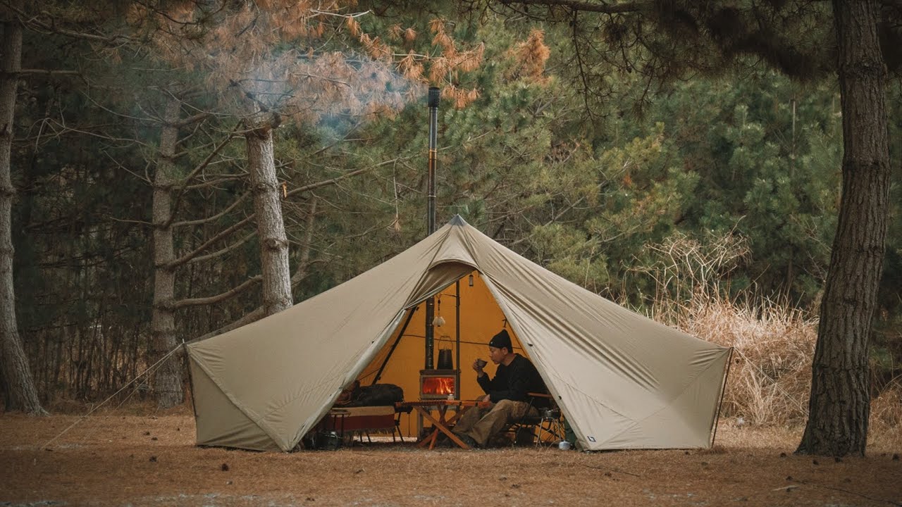 Tief im ruhigen Winterwald&hellip; Ein Camp, in dem Sie sich w&uuml;nschen ❄️🔥