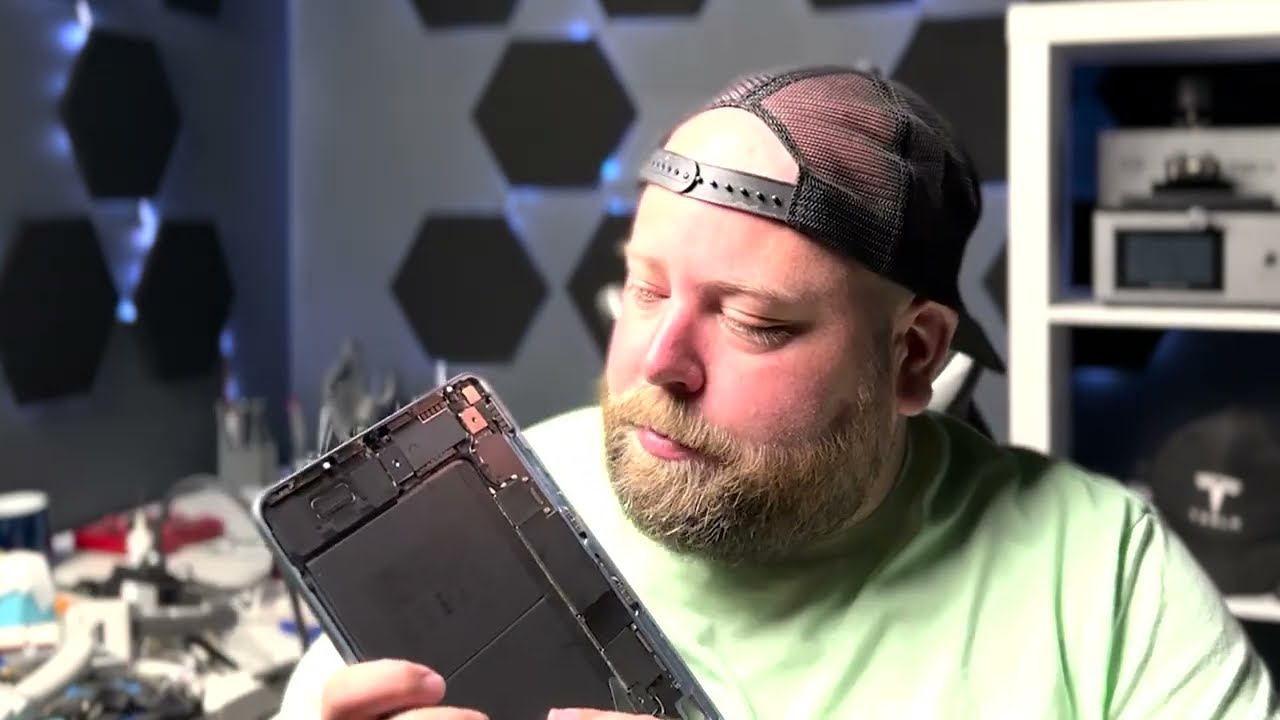How to fix an iPad Air 4 that's not Powering On.