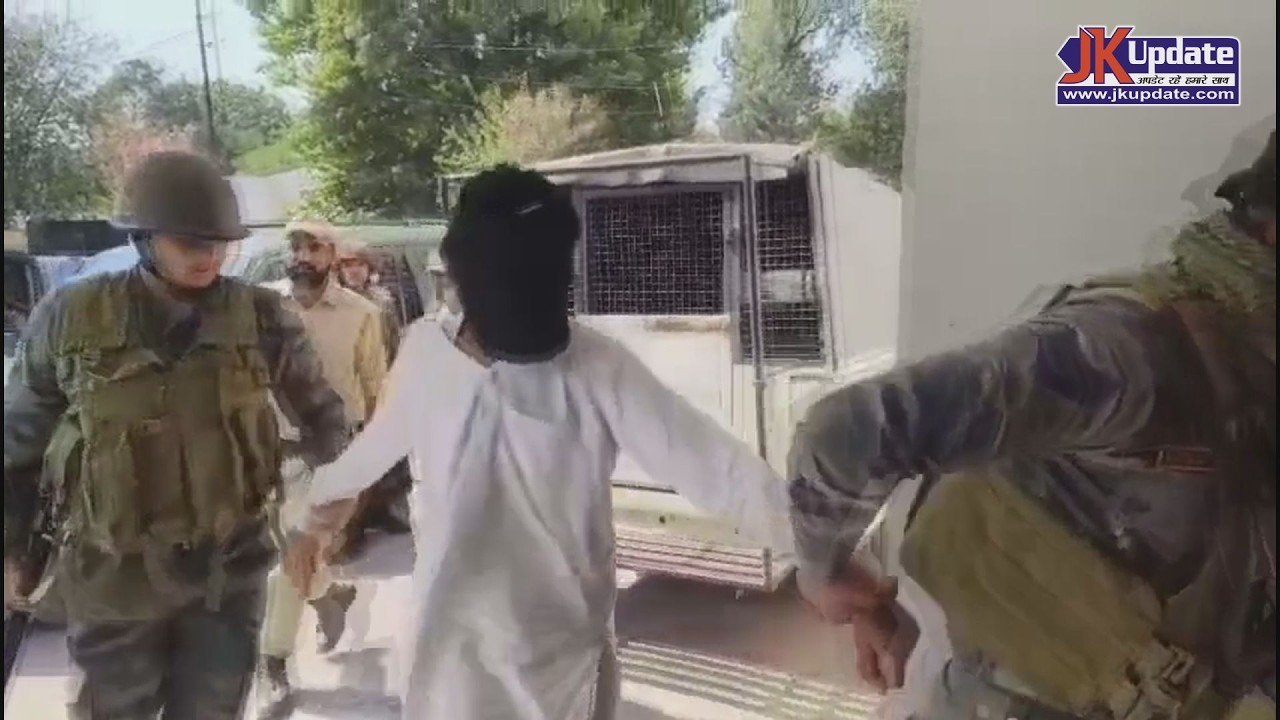 Pakistani National Apprehended Near LoC in Poonch, Handed Over to Police for Investigation