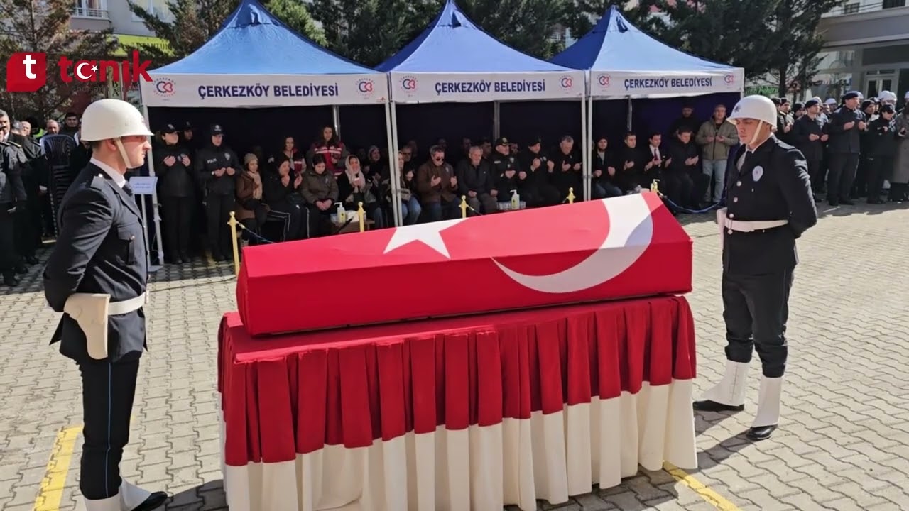 Meslektaşlarının omzunda son yolculuğuna uğurlandı