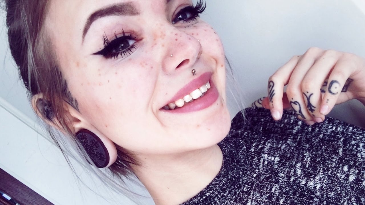 BEAUTY HACK - Long-lasting waterproof freckles (no tattoo)