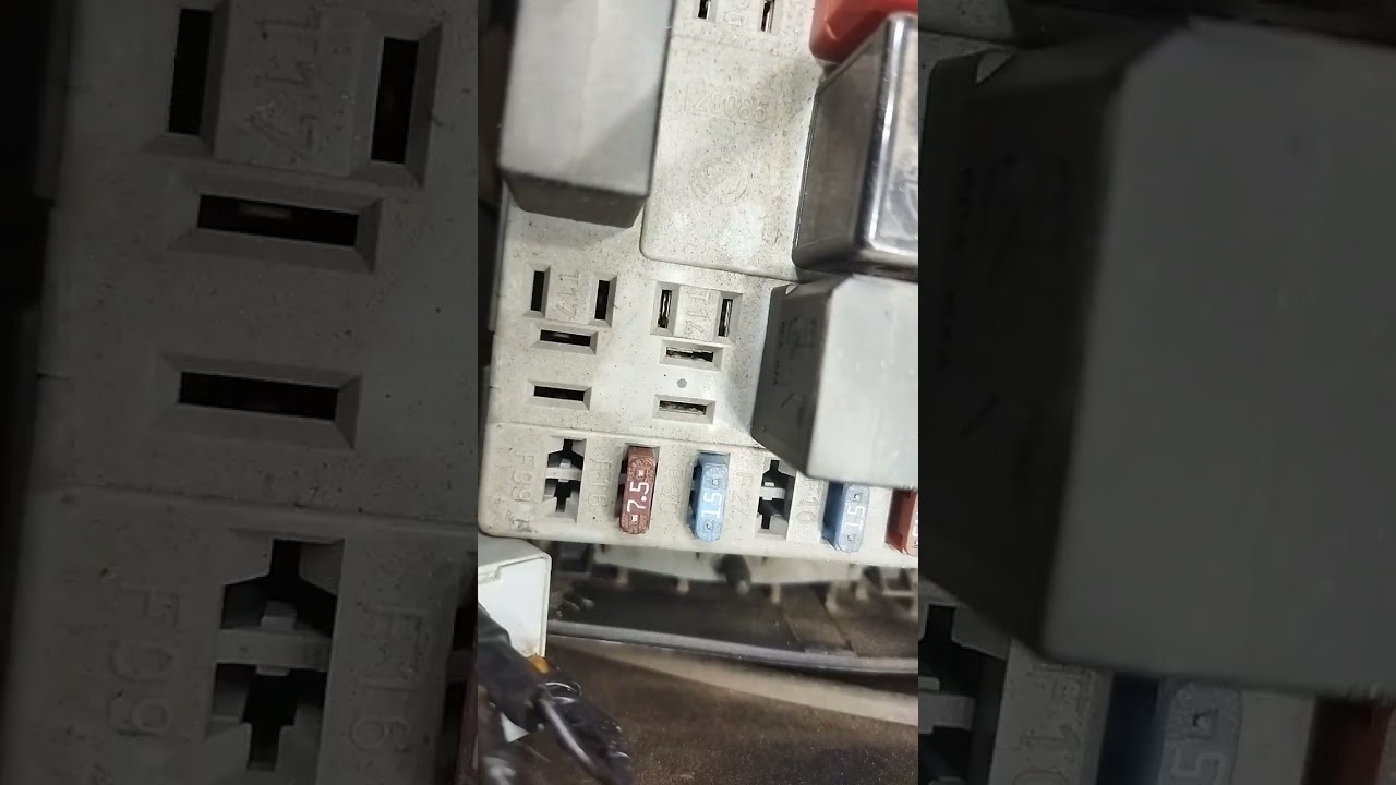 Instalação farol de milha Fiat Punto (chicote original oculto no veículo)